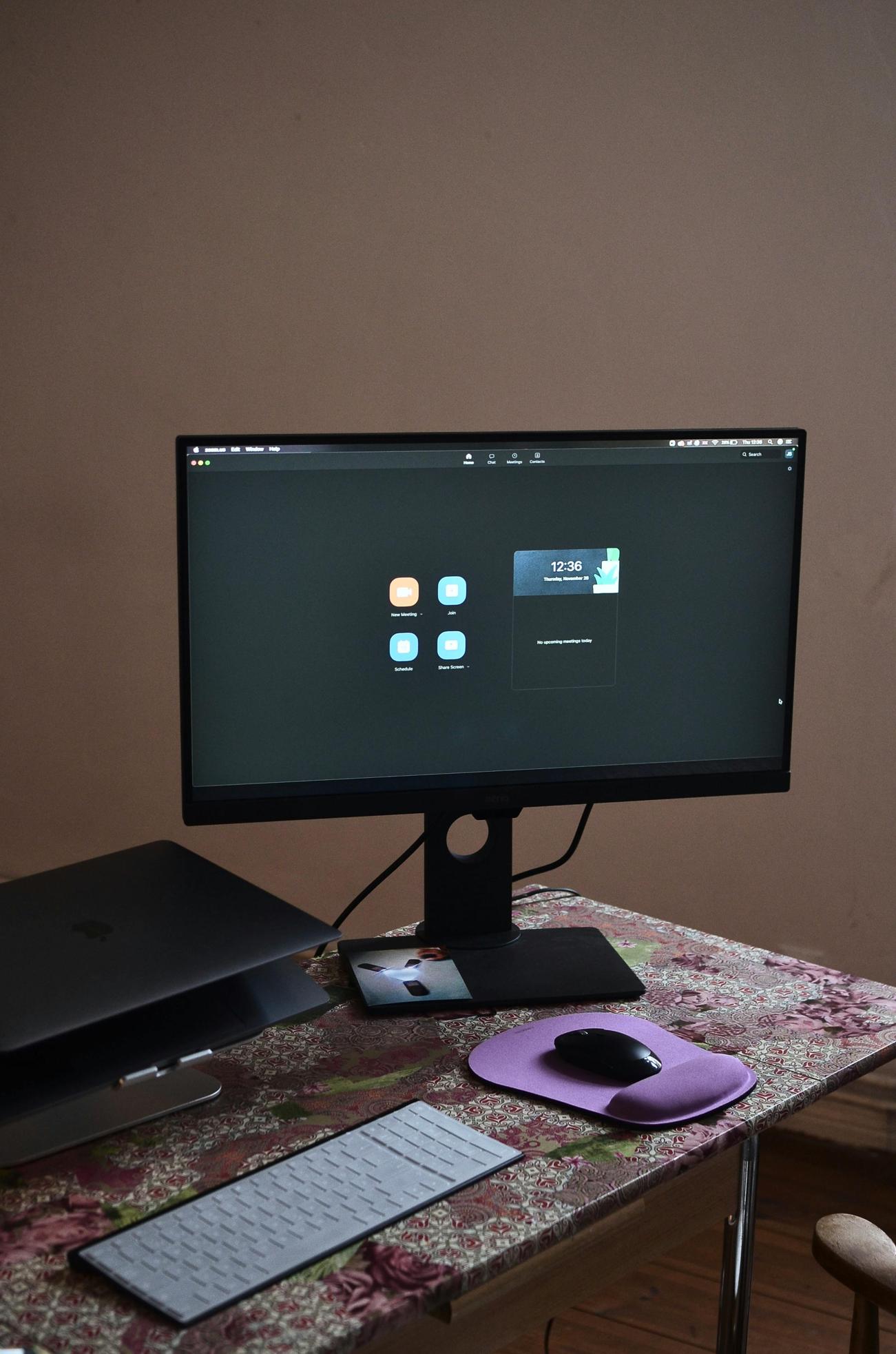 second desktop monitor flashes black screen with netflix